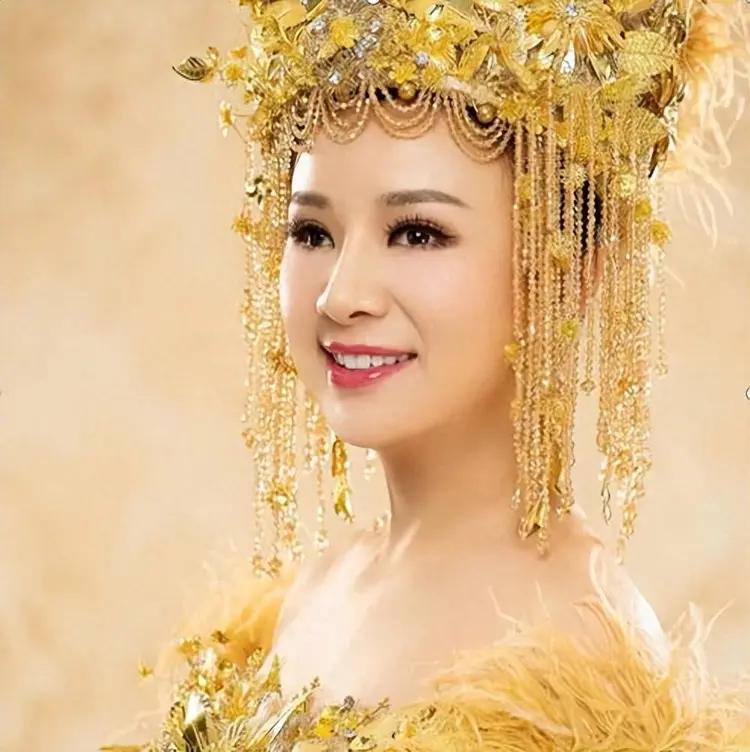 7年前，盲人女歌手刘赛不顾反对，把自己嫁给这个一贫如洗的农村小伙。愿意倒贴一套