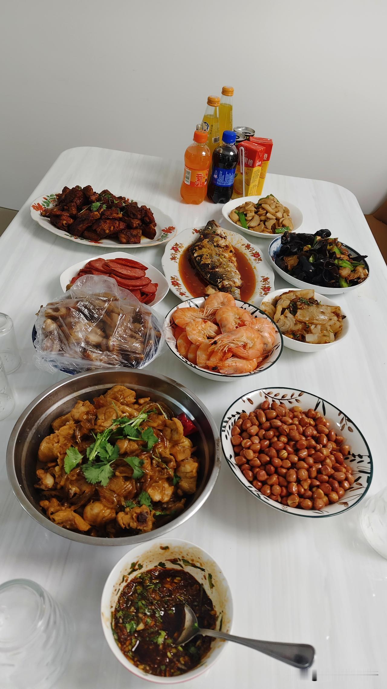 这个春节就是一个字累呀！在婆婆家的两顿饭每一顿10个菜从上午9点忙到晚