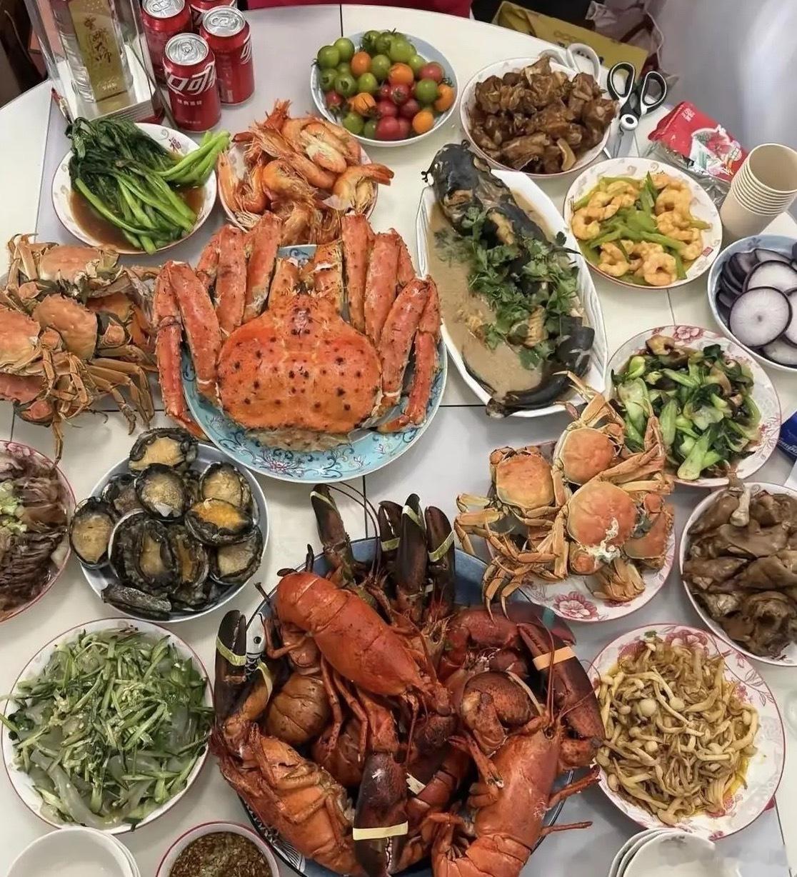 还好是在家吃，3000就搞定了，去外面得5000吧！​​​