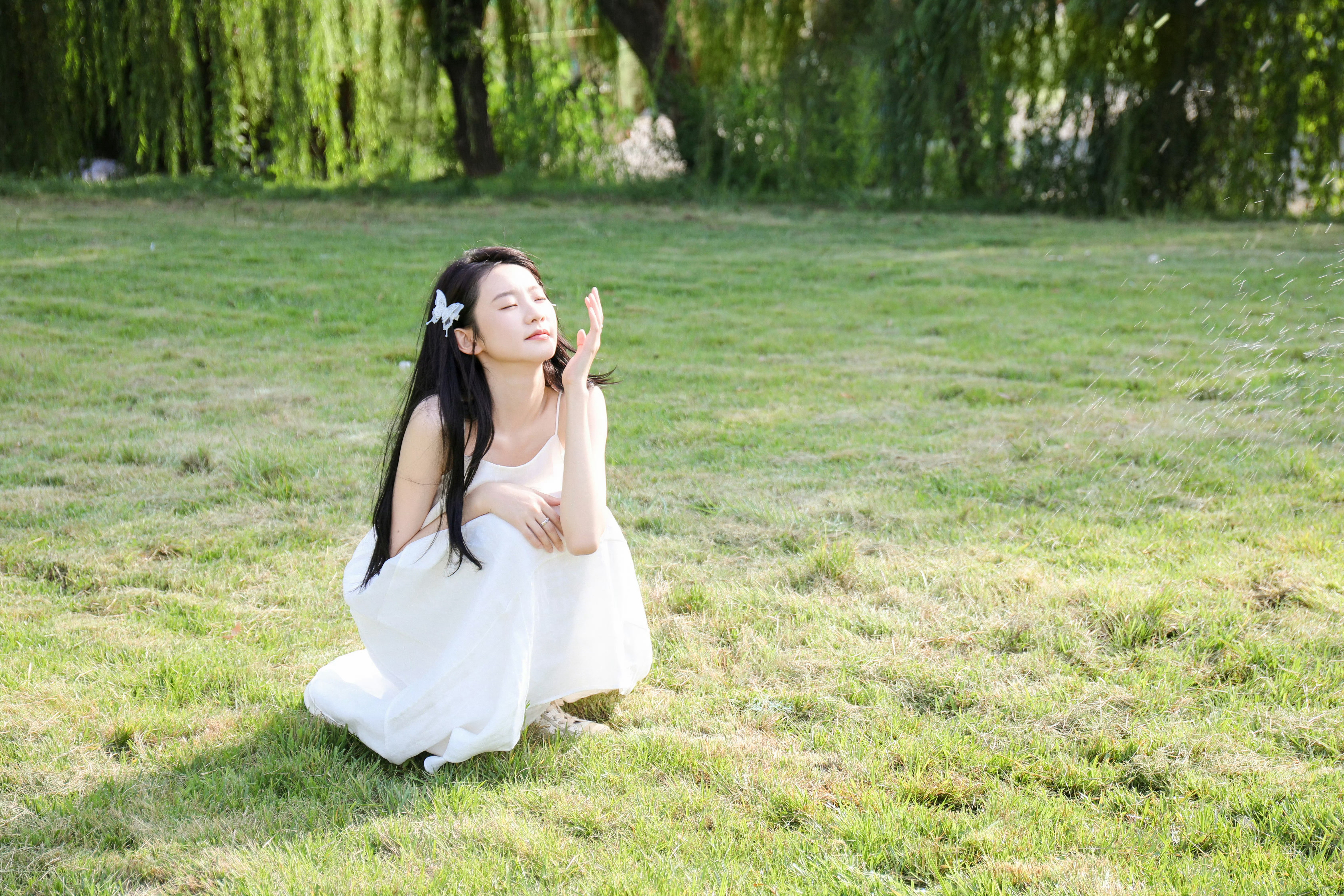 张艺凡青年演员张艺凡北极兔上线！蹲着的时候就这么大点儿🤏🏻张艺凡