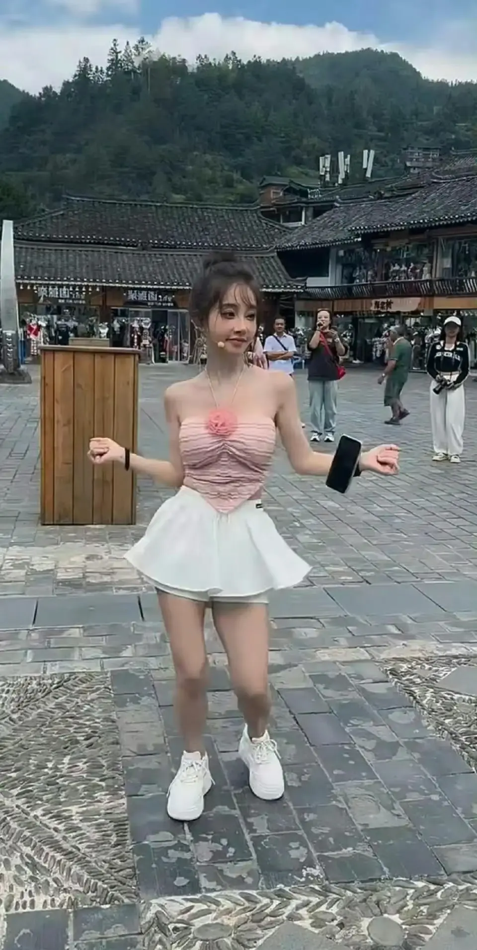 以前的网红一姐冯提莫，怎么变成这样了？