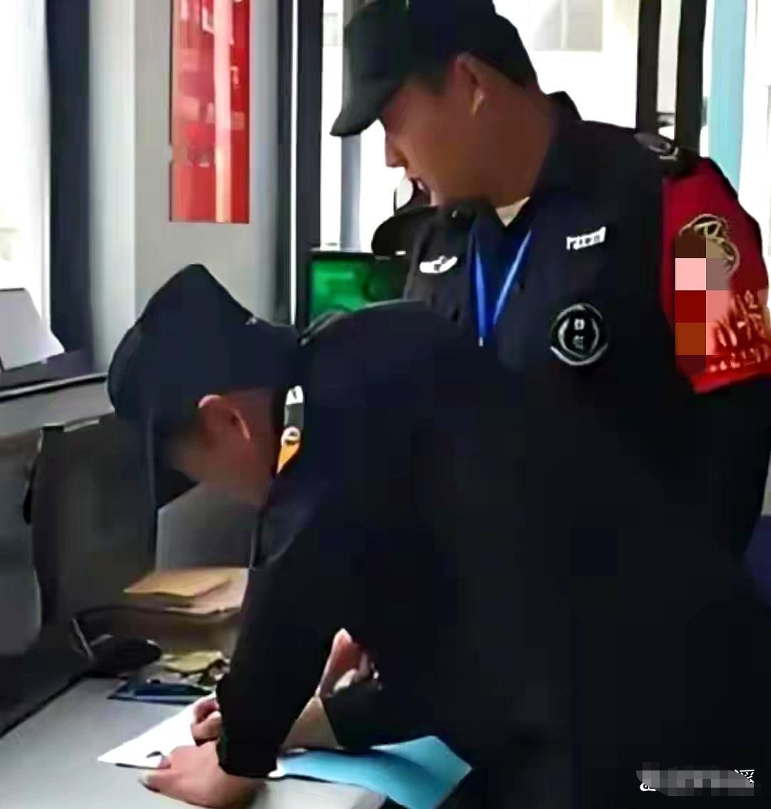 突然发现现在40岁中年离职出来，只能去干保安这样一个卑微的工作了！这个年纪去送外