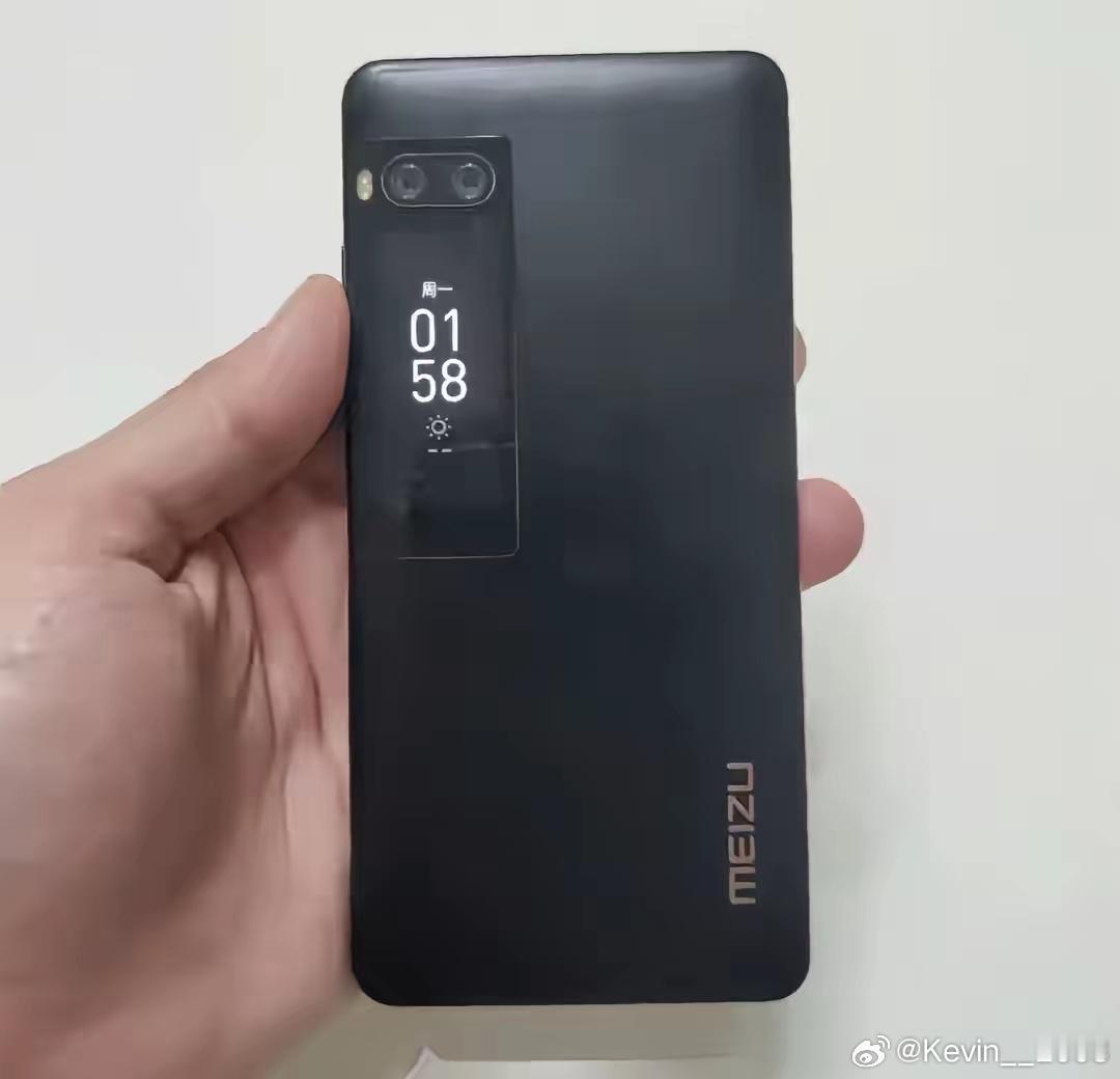魅族曾经这个设计，感觉比小米17好看多了​​​