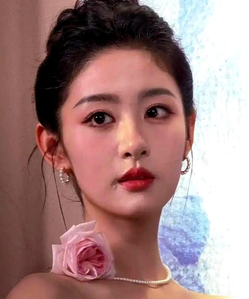 于正当初说她有“绝世容颜”，现在怎么样了？从汉服圈顶流“全麦小核桃”，到演员
