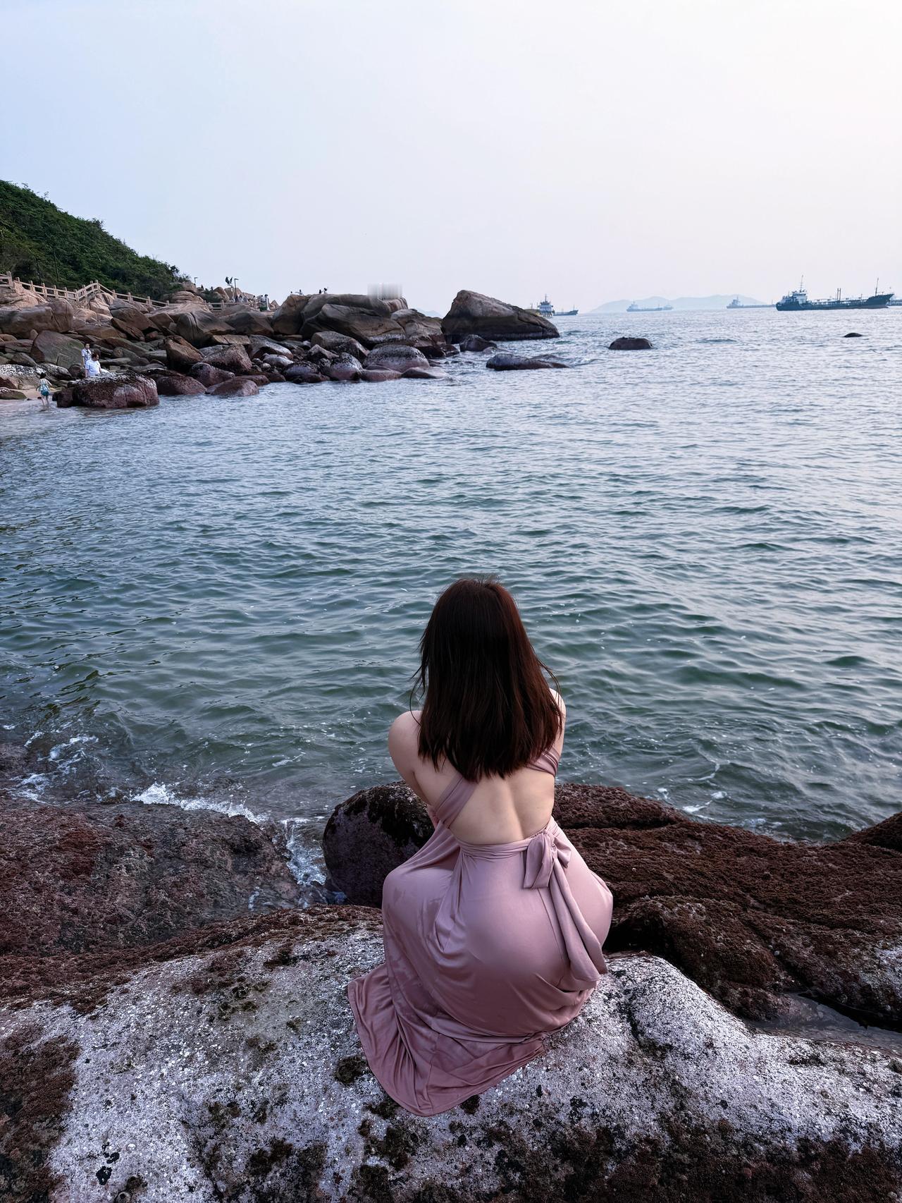 大家发现没有，真正有本事的人，离父母越远越不孝顺。这话听着刺耳，可有时