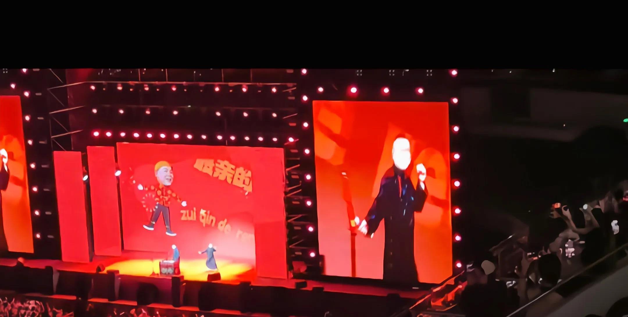 今夜，德云社岳云鹏相声专场杭州站演出圆满落幕。岳云鹏还是唱，不停地唱，《大海》
