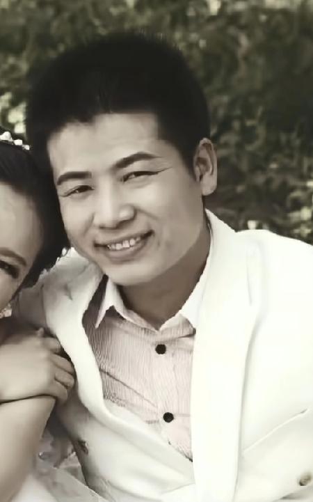永寿扔发妻土崖张鑫，一看就是狠人，单眼皮、小眼睛，皮笑肉不笑，结婚照都笑这么阴险