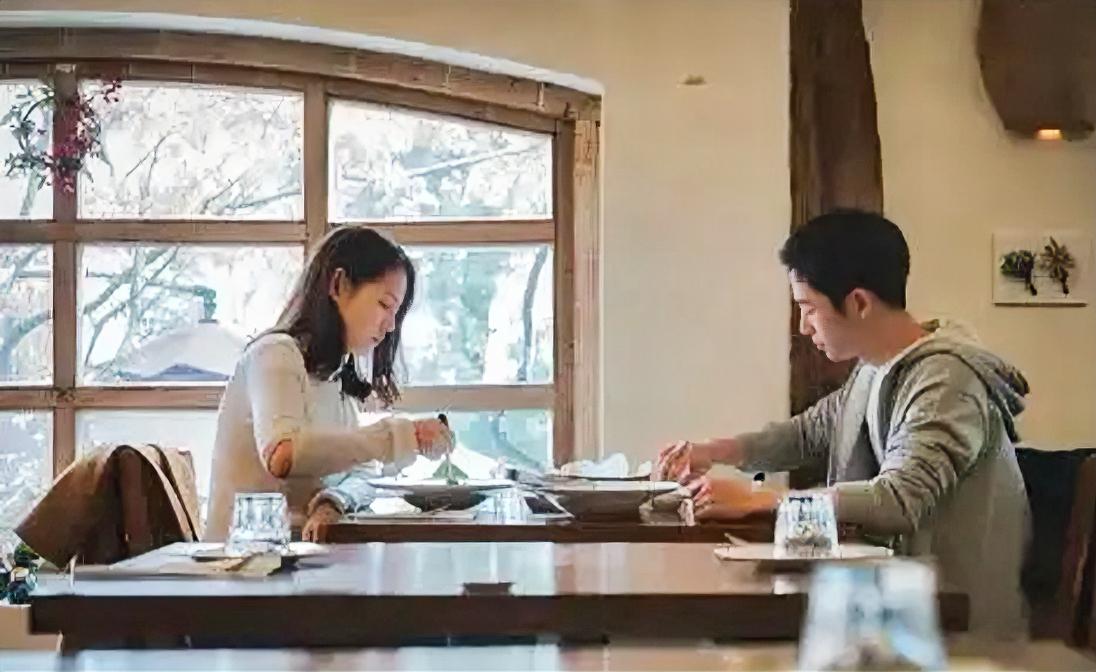 绝大多数人不值得你烦恼再次提醒大家，不要纠结别人对你的评价，不要总在心里反复