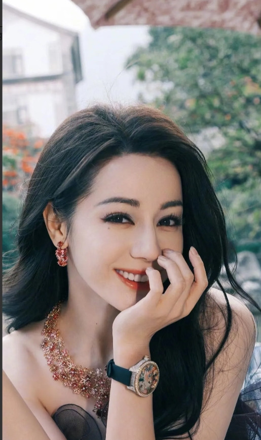 一句经典老台词，让迪丽热巴又“逆袭”了！前几天，克拉恋人剧组的相关人转发了