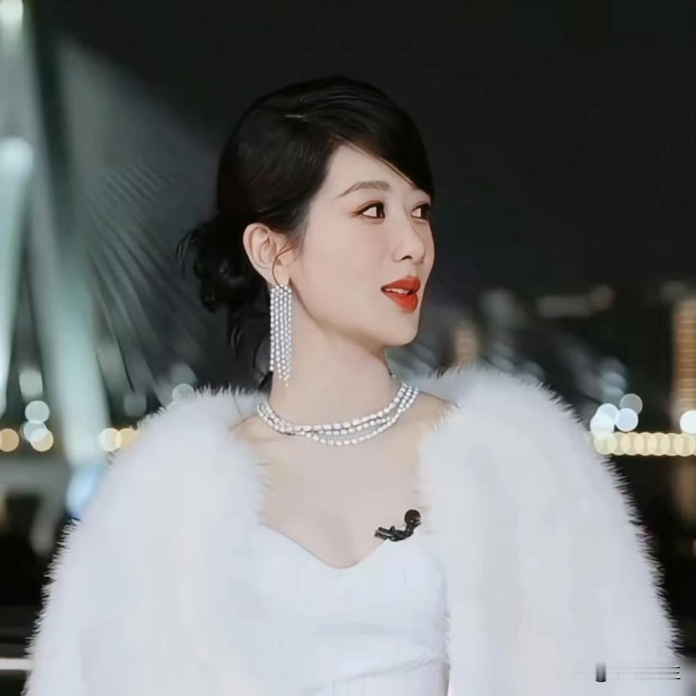 终于有人把我想红说的这么理直气壮了！杨紫这波直播间发言，直接甩那些佛系营业的十条