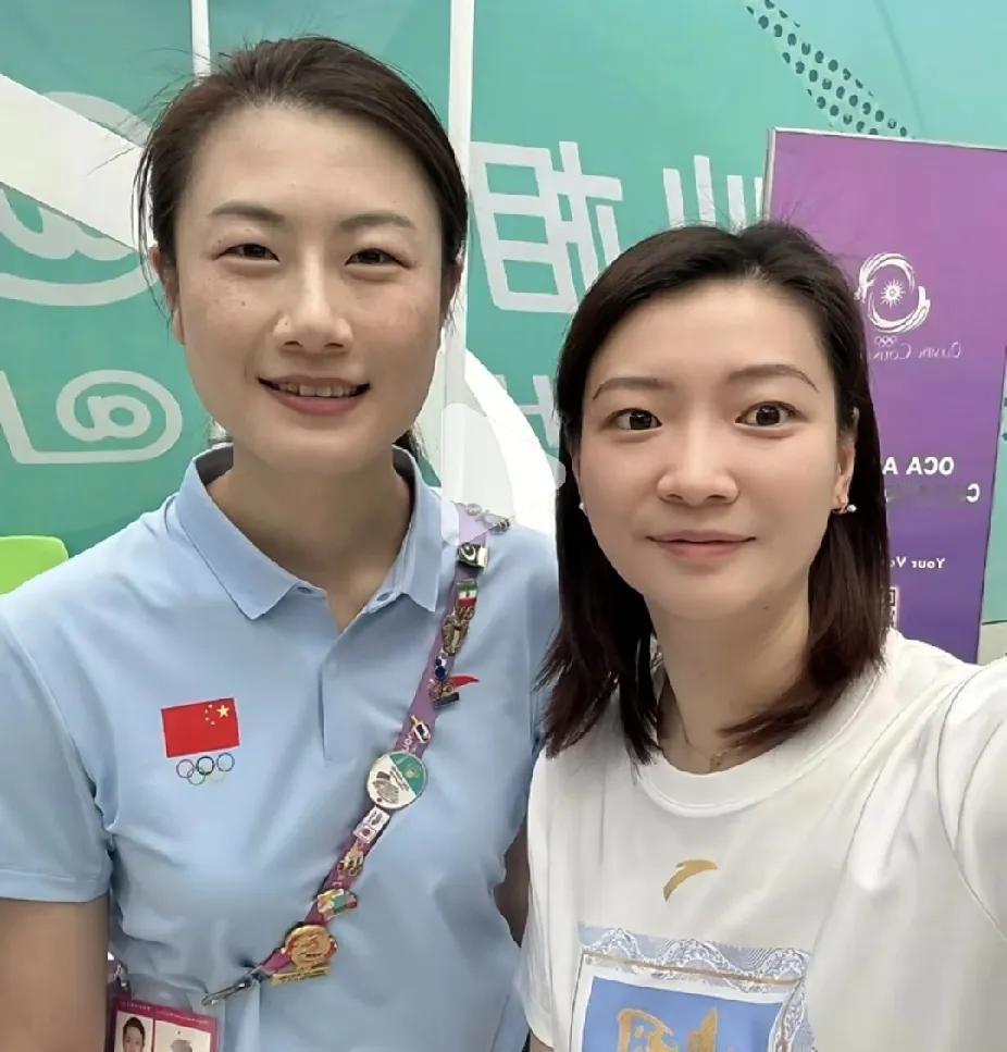 梦幻同框！黄雅琼和丁宁同框啦！一个羽球闪耀，一个乒坛称雄，不同赛场的她们，