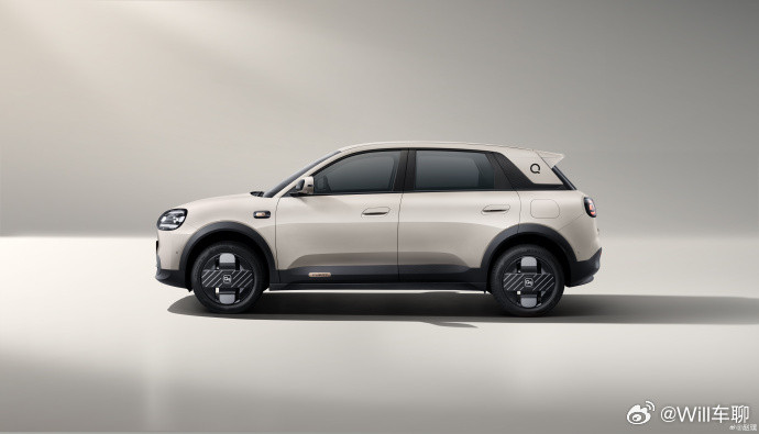 QQ1代的样子（图1），是不是很可爱。2003年的车，3万块钱就能全款开回家。当