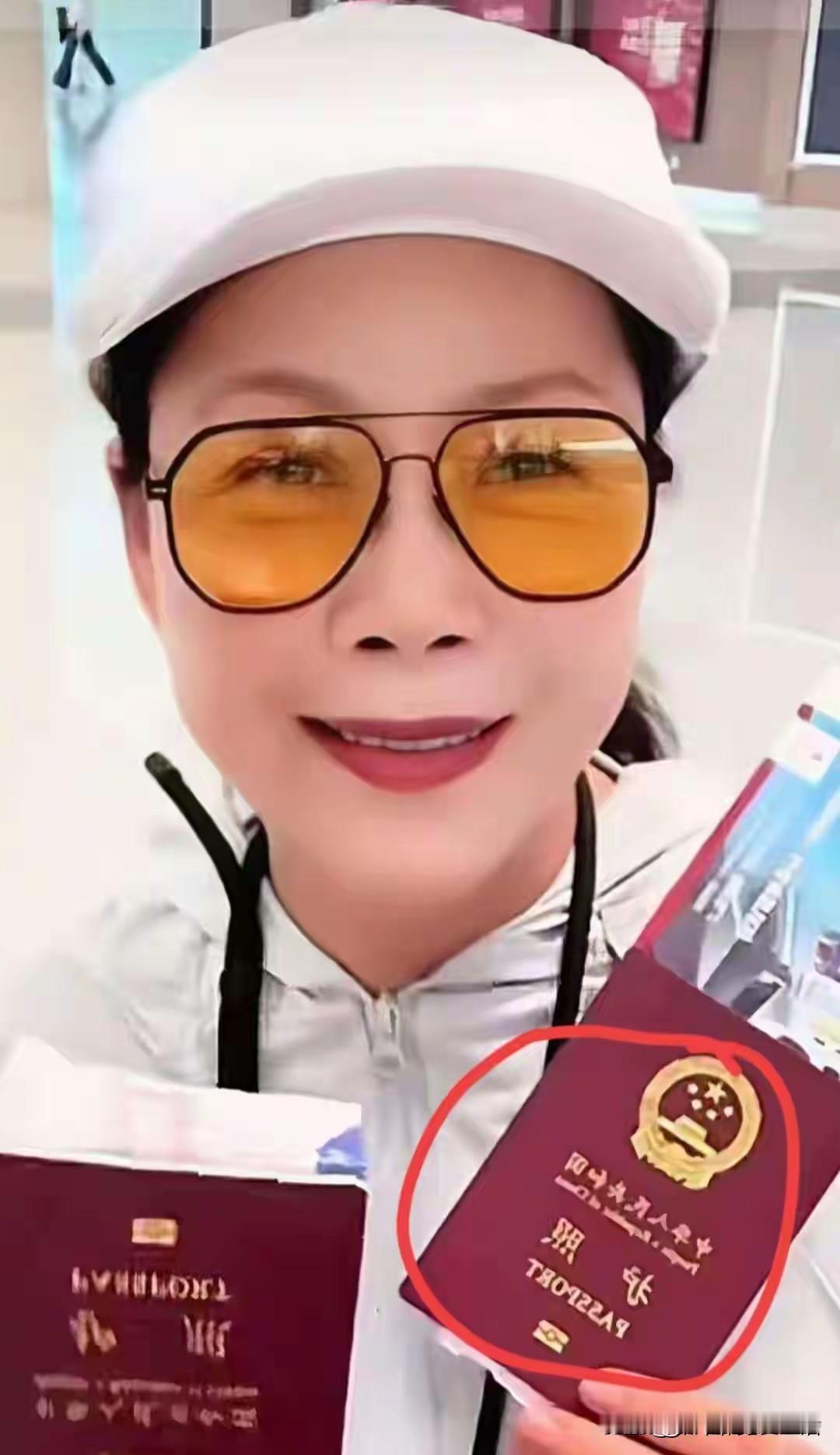 田震甩出了自己能国内挣钱国外花的护身符:户口依然是中国国籍。证明自己没有改国籍依