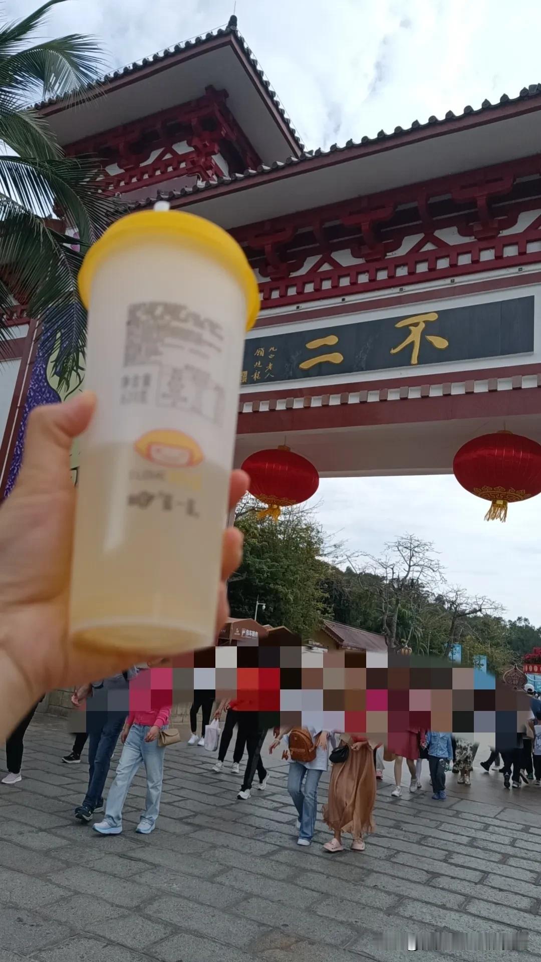 为什么越冬旅居首选三亚?三亚每年冬天人都很多。我家一放寒假也去三亚了。最直