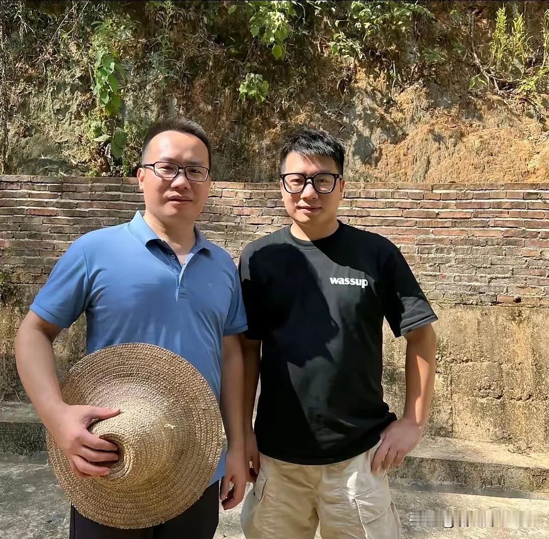 深漂多年，43岁的哥哥，34岁的弟弟，兄弟俩双双失业。中年被裁，兄弟俩彻底想通了