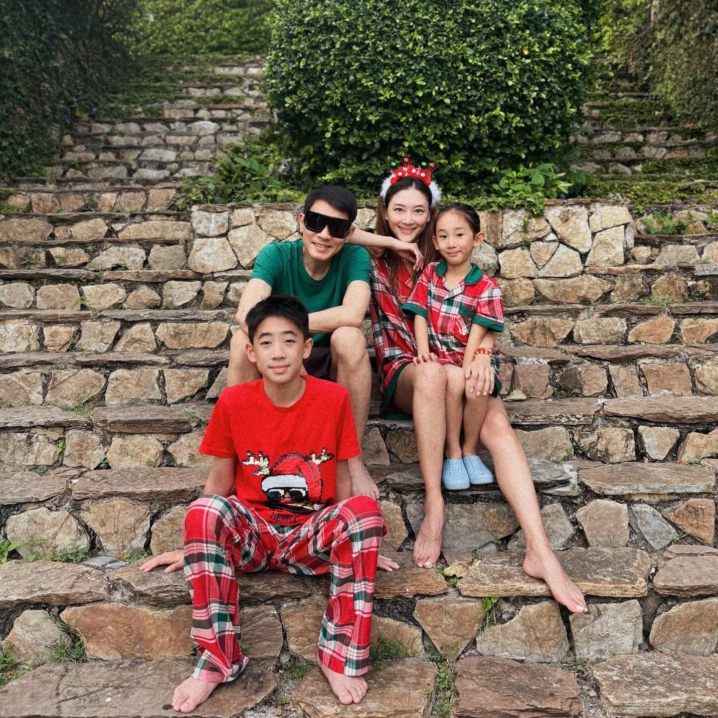 应采儿陈小春结婚16周年：16年，两个孩子，5844天，1个幸福的家庭！