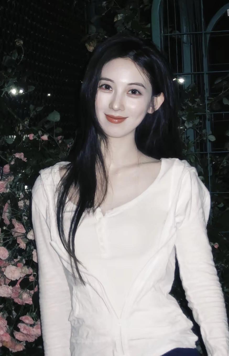 谁是你心中的美女漂亮可爱型的女孩子，身材苗条，长相漂亮、性格温柔可爱