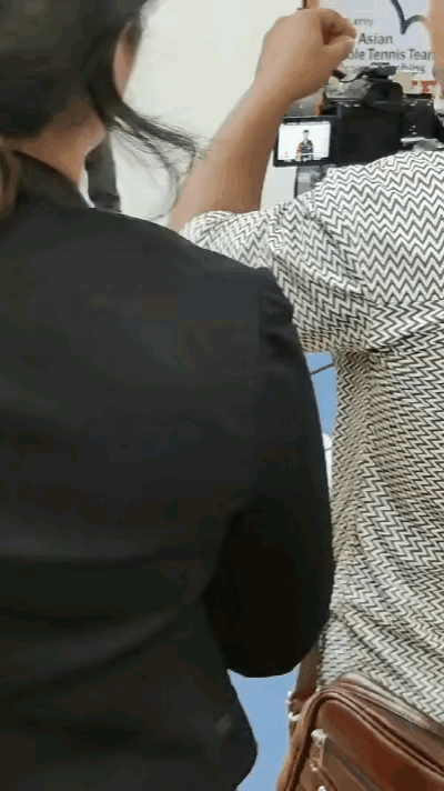莎莎这个脆生生的“你好！”太好听了！莎莎在印度的名气也十分之大，亚锦赛主办方把
