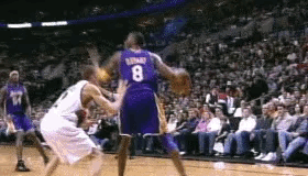 现在联盟都很少看到科比这动作了