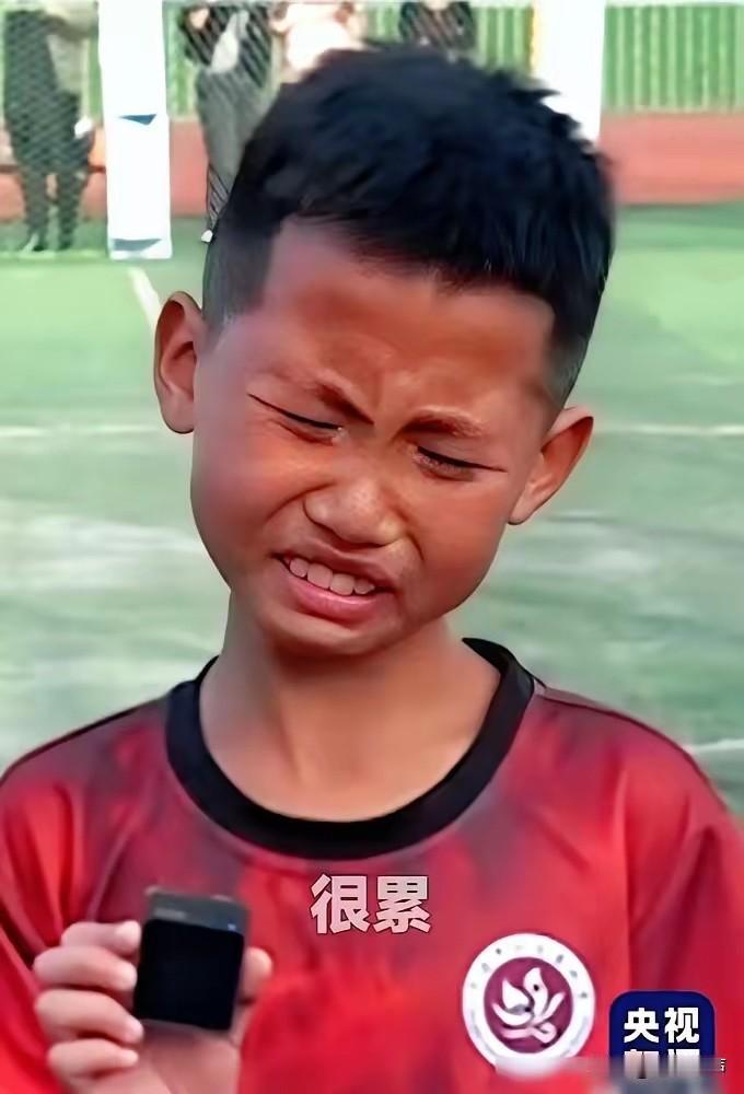又一个中国孩子被巴萨抢走，他爸妈没花一分钱培训费，还拿了奖金。这孩子叫李昊炎
