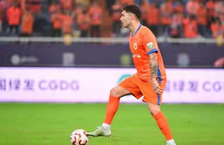 喜从天降！山东泰山解约洛佩斯或不花一分钱，还能大赚一笔！据西班牙记者记者Ang