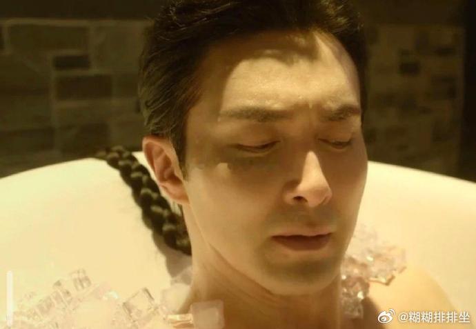 ​​终于知道演员拍浴缸洗澡戏，为什么不拍全身了，远景看着太尴尬了​​​​