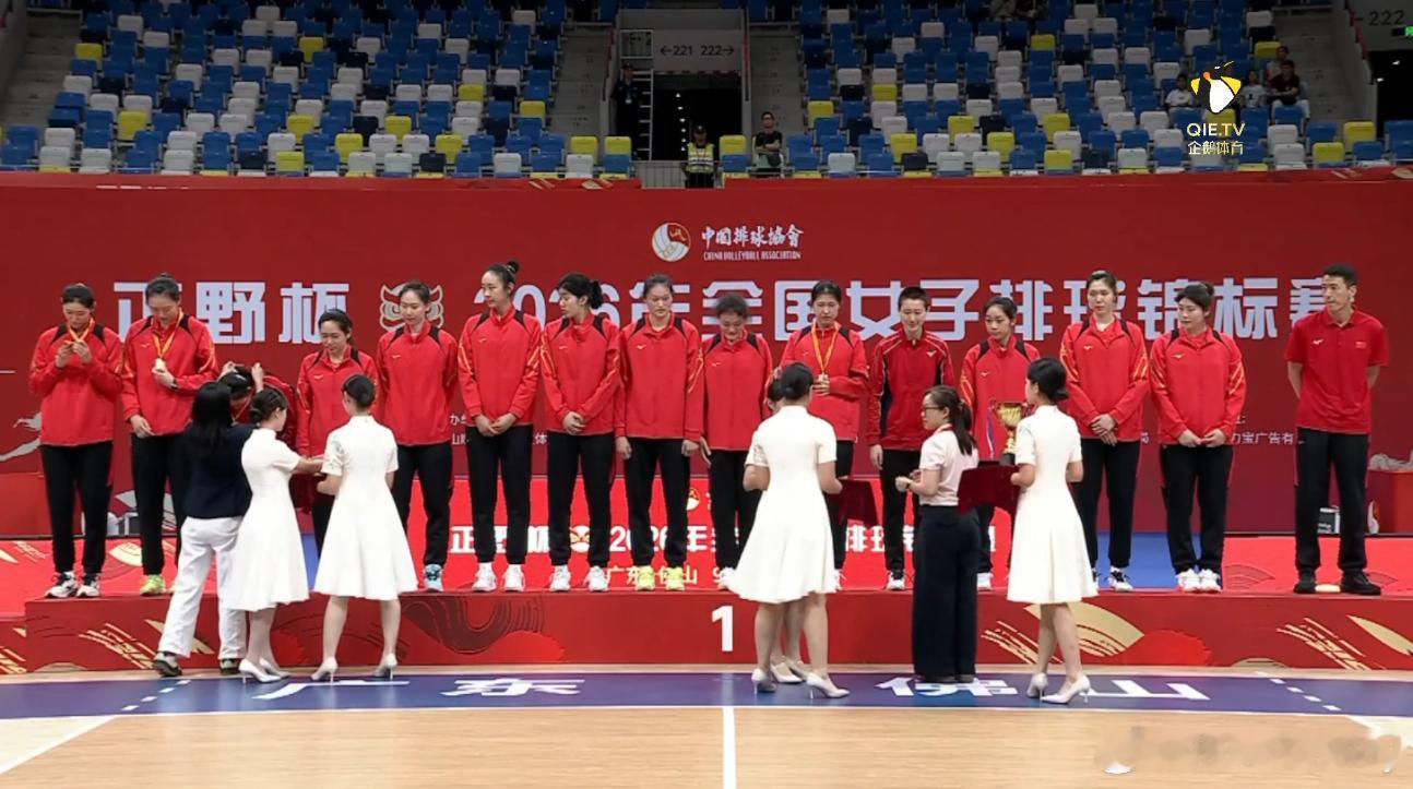 【2026女排全锦赛收官】冠军：江苏女排亚运：上海女排季军：山东女排女排全锦赛国