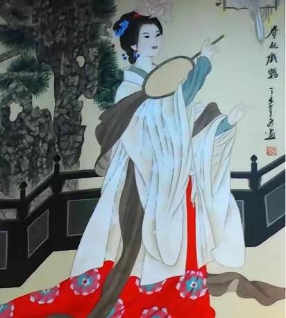 公元745年，杨贵妃不小心弹错一个音符，61岁的玄宗突然抄起玉笛，狠狠砸向她的脖