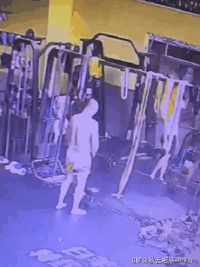 男：来健身房都是锻炼的，有人练腿，有人练背，凭什么我就不能练上吊？[大笑][大笑