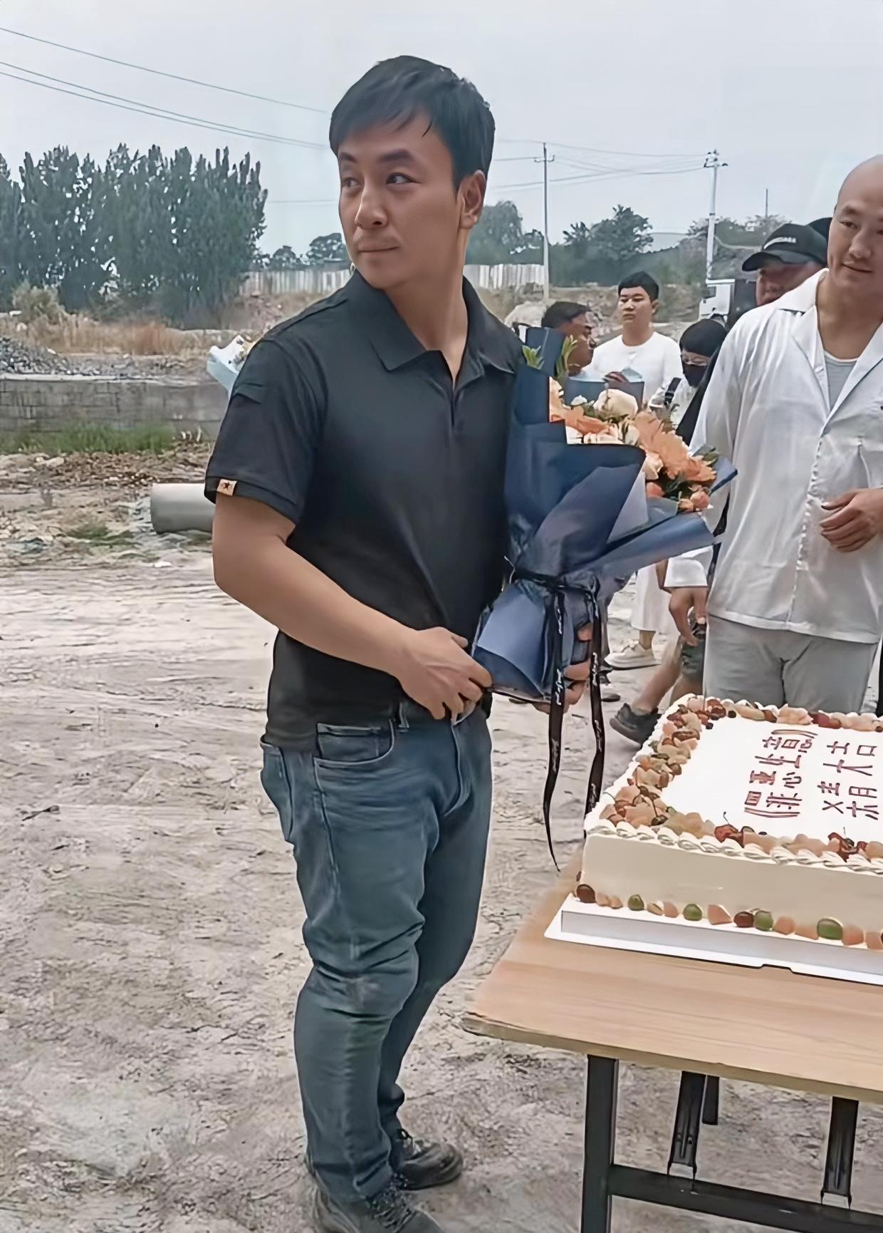 曹骏靠《无忧渡》重新火了，李连杰带着谢苗拍视频了，就剩下释小龙了。感觉三大童星，
