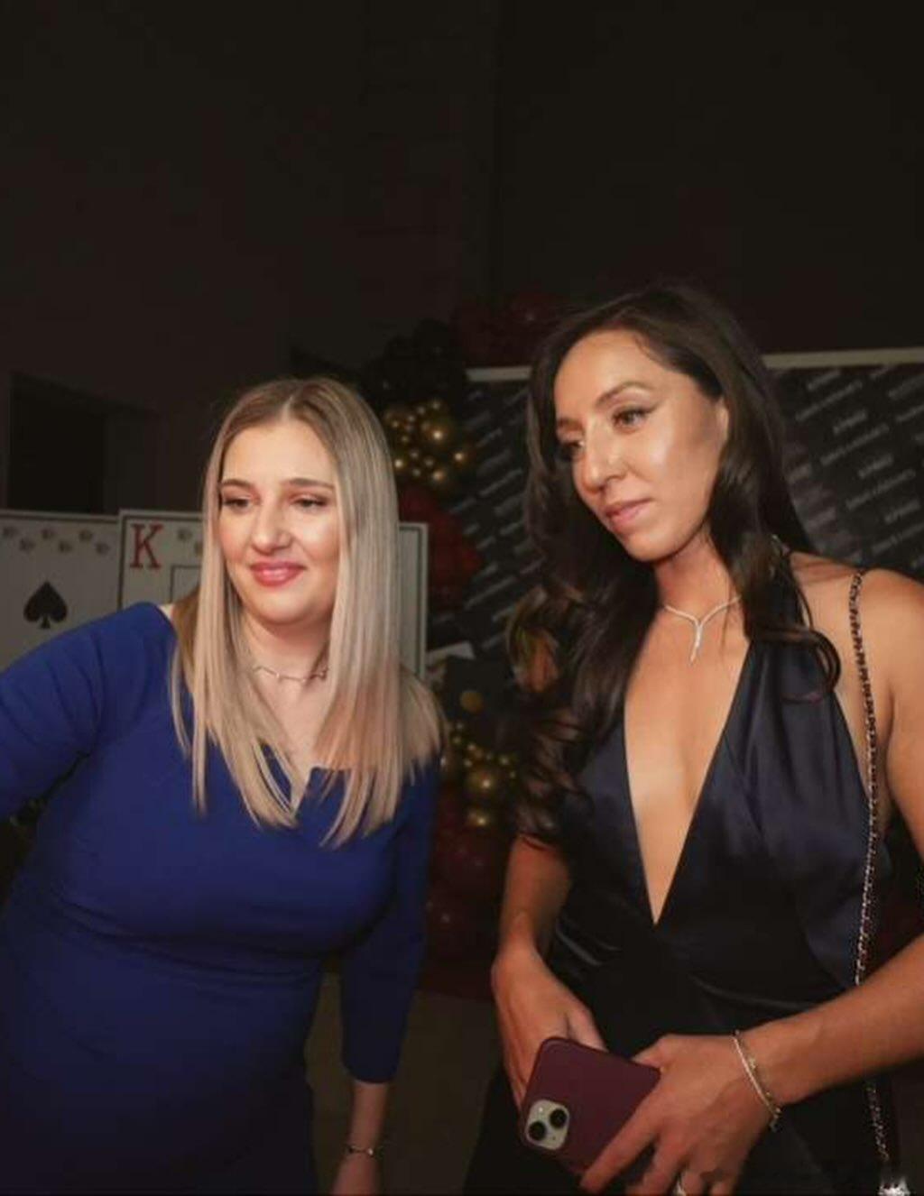 佩古拉性感九宫格佩古拉参加晚宴靓照，好姐妹，好狗狗和好牌网球talking大会w