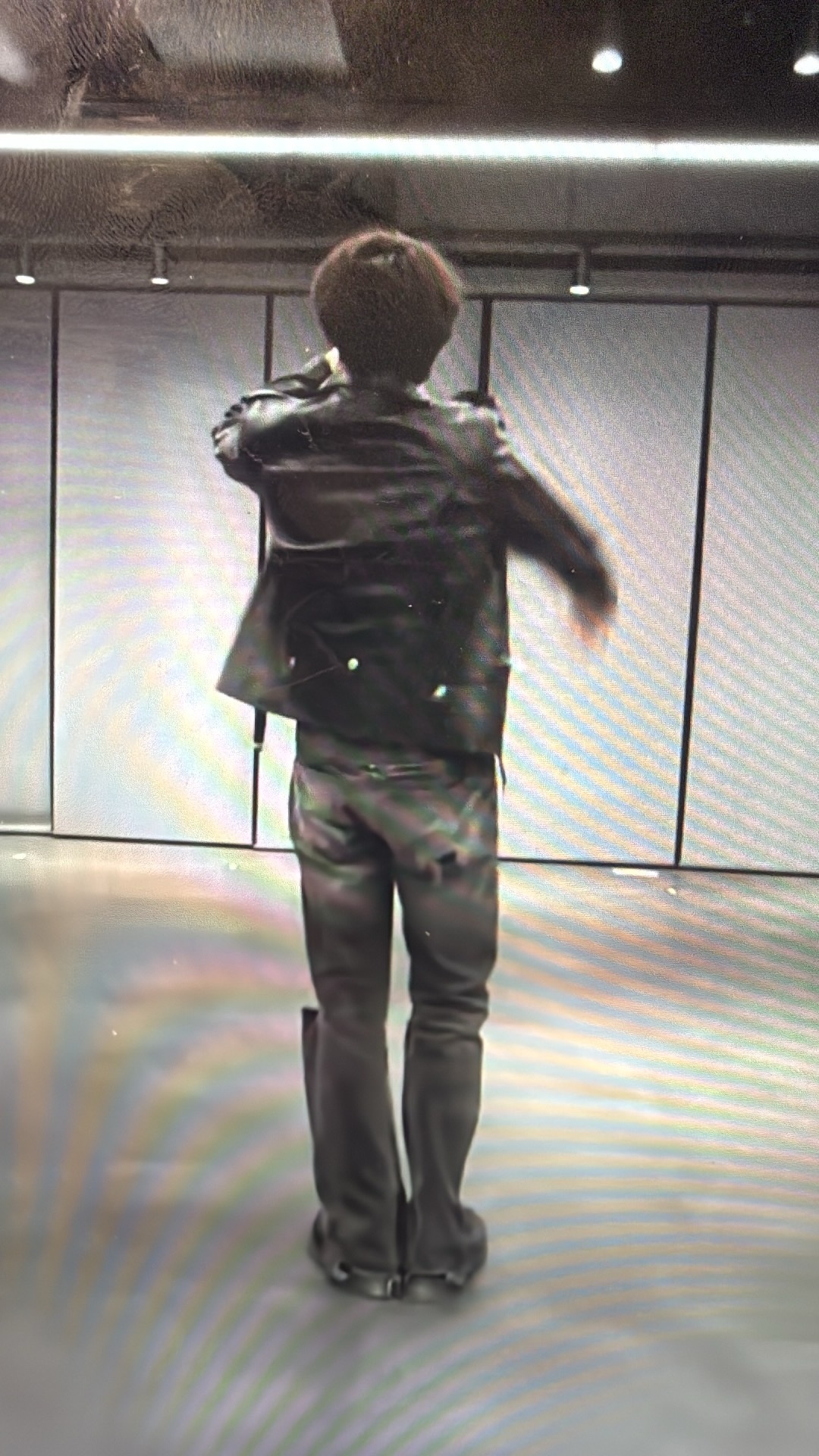 小姐姐你屁股上怎么破了