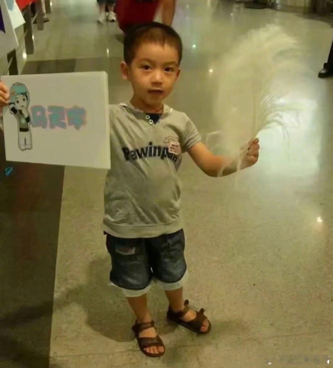 论追星的“传承”——贺峻霖，3岁即解锁“替母追星”马天宇成就！[笑着哭] 原来