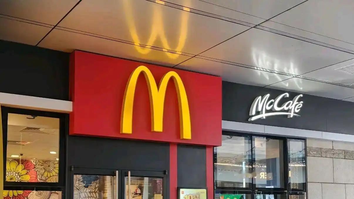 麦当劳为何卖掉香港全部自持商铺？ 香港的商铺租金贵得离谱，这早就不是什么新鲜