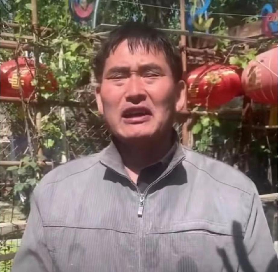 大衣哥又上新闻了，这回不是因为唱歌，是因为他家的大门。4月29号，大衣哥朱之文