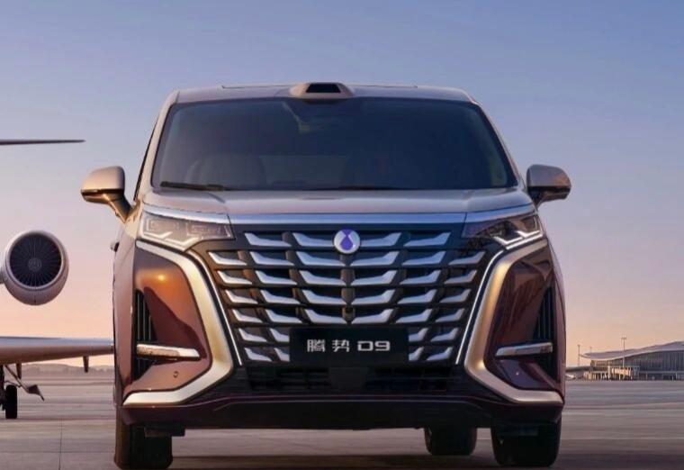 腾势D9新老对决，省下15万买二手还是上新车最近腾势D9又火了，倒不是因为新车，