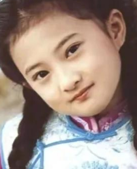 1990年，14岁的撒贝宁第一次看见金铭，就被她惊艳到了，对爸妈说:“我长大了，