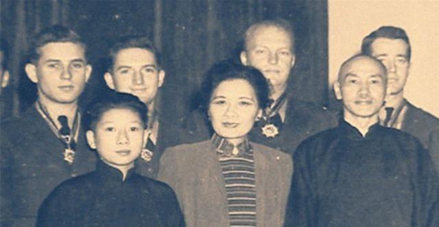 1946年，孔令伟受欺负，向父亲孔祥熙哭诉。孔祥熙当即勃然大怒，要给女儿报仇。但