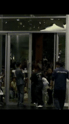7月25日，泰国曼谷三洋商场GMMTV书展活动现场，一名中国女粉丝被指责插队，后