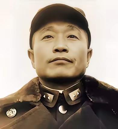 1948年冬，杜聿明部下擒获7名解放军，他随即签令：原地击毙！这关键时候，是一个