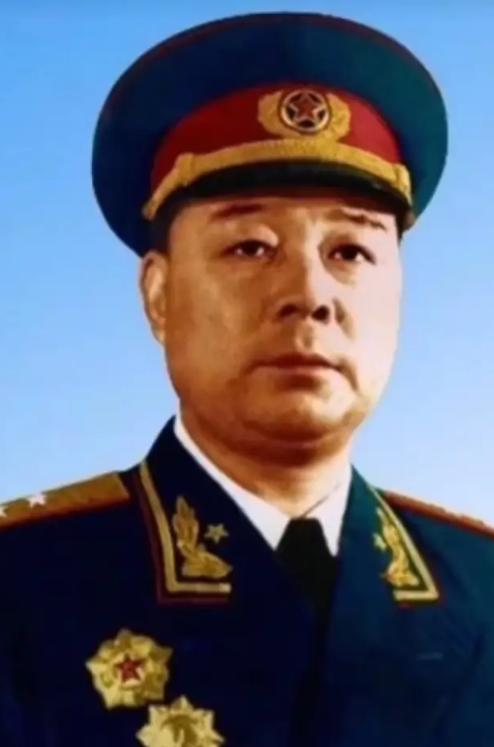 1952年，湖北一老汉看到报纸，突然愣住了：这位将军，像我失踪18年的儿子啊！