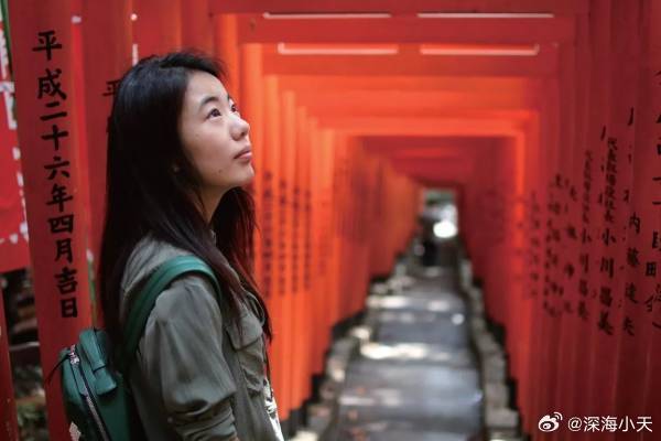 如何评价人大撒销蒋方舟硕士学位?博主“李小喵”写道：蒋方舟被她妈操作成神童的时候