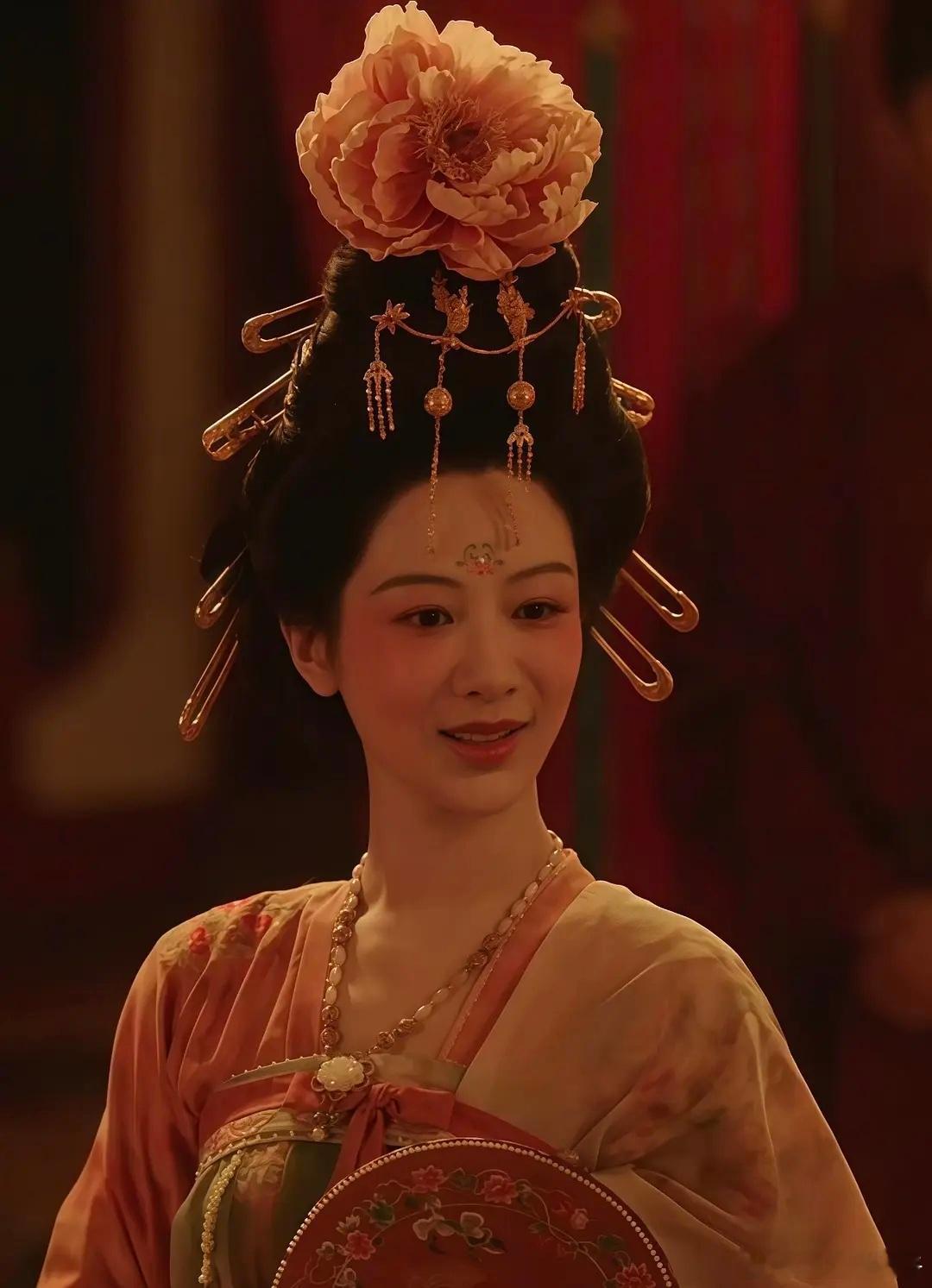 杨紫和孟子义的妆造怎么这么像？一模一样了吧​​​