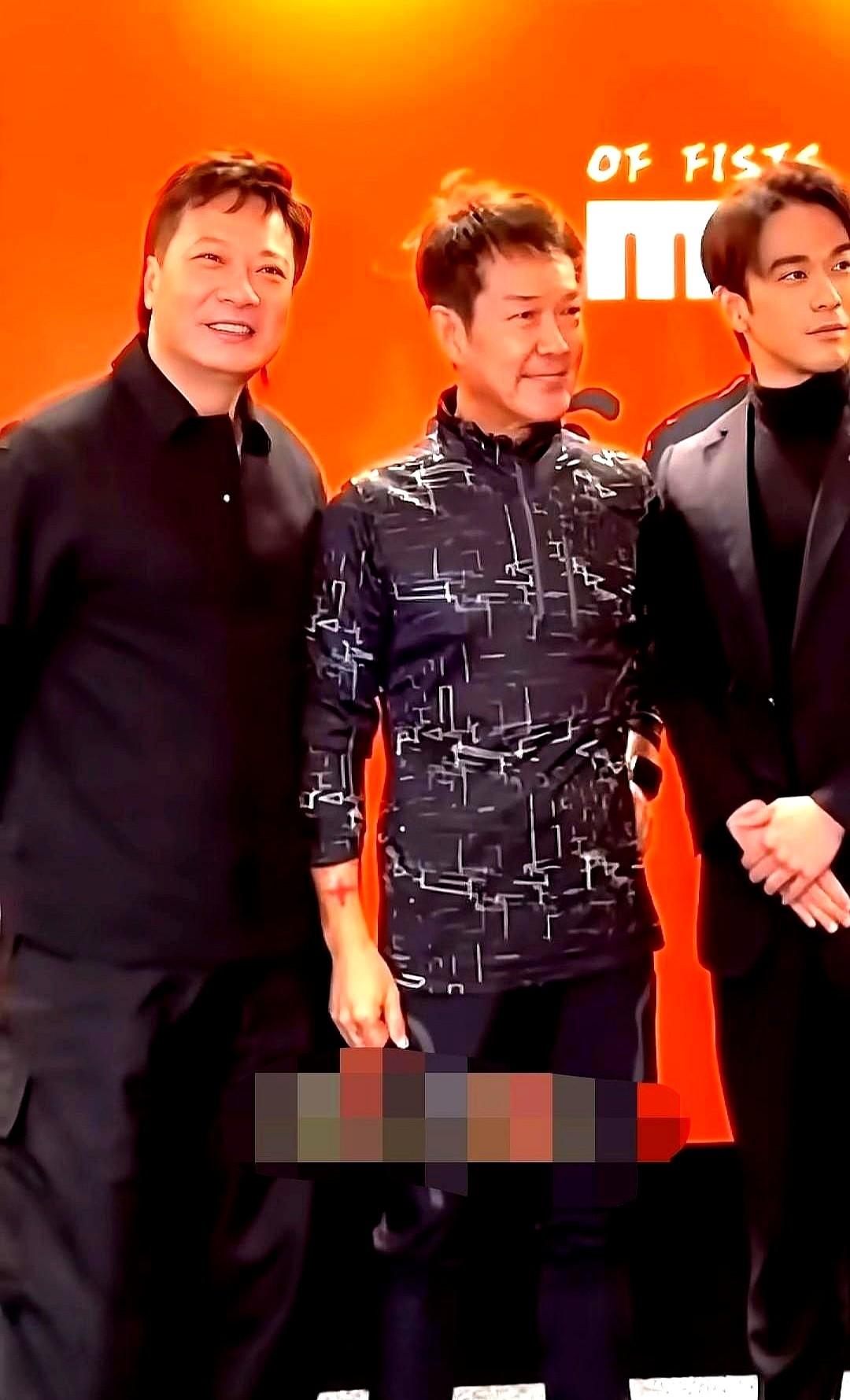一张合照，揭开了娱乐圈的遮羞布。69岁的元彪和61岁的钱嘉乐，把31岁的钱小