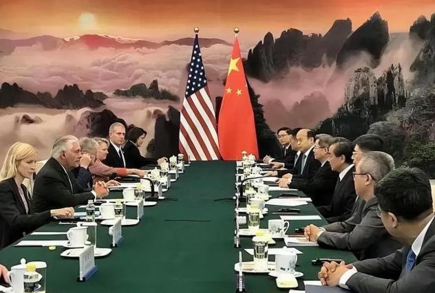 中美这回，算是把台海底线摊开了。一边要求美国立即停止武装台湾，一边继续推进军售、