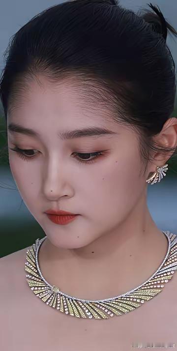 关晓彤原生脸就是这么强大五官柔和秀丽端庄感觉她很有范儿能喜欢她的人都不