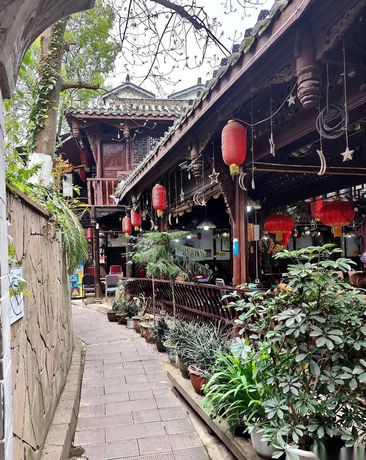 砸了几十万，送孩子去最好的学校，结果养出了一个最熟悉的“陌生人”。早上，三个大