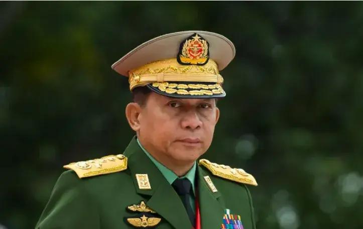 敏昂莱出生于1956年7月，年满七旬。从18岁开始，也就是在1974年加入缅甸国