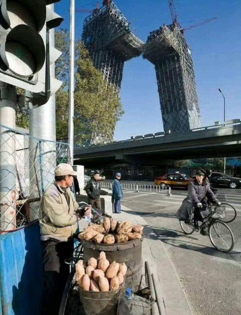 2007年建造中的中央大楼VS现在的中央大楼