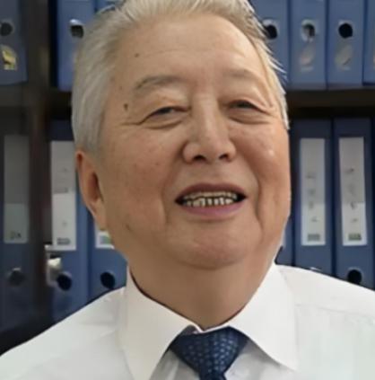 2000年，我国花60亿美元从美国购买一批机器，等设备安装好，大伙儿才发现是淘汰